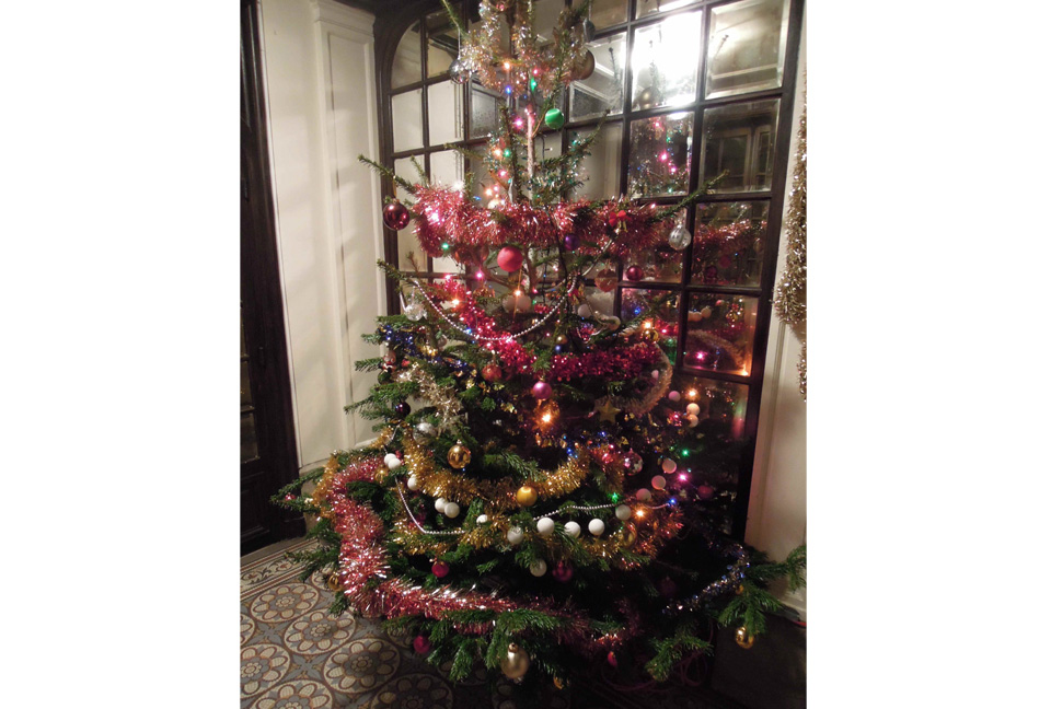 フランス人のクリスマス：クリスマスツリーに思いを込めて | web